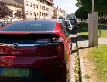 40 ezer jármű zöld rendszámát kell cserélni fehérre novemberig