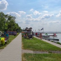 Bezártak több strandot is a Velencei-tónál