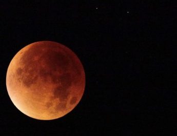 Részleges holdfogyatkozás lesz a jövő héten